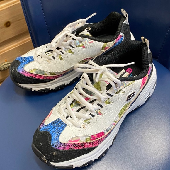 Skechers Shoes - Skechers White and Multicolor Women Athletic Shoes Size 7 US - EUC!!